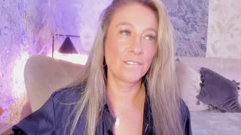 Snapshot of liannaa_ chatting on October 21, 7:39 pm Lian online show from October 21, 7:39 pm