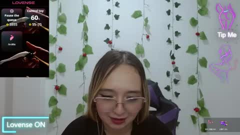 Lia Roberts online show from April 22, 2:52 am