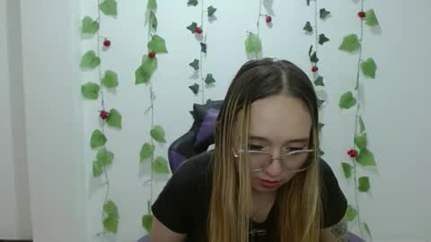 Lia Roberts online show from April 23, 5:48 am