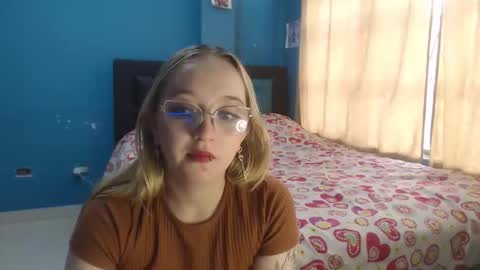 Lia Roberts online show from December 4, 12:16 pm