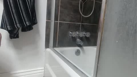 lickurlipz1 online show from February 5, 8:51 am