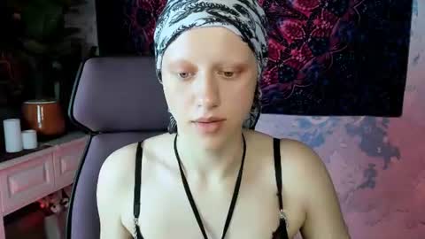 Hey My name is Lida online show from July 3, 9:03 am