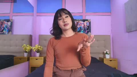 Liiaa Sweett  online show from May 21, 1:50 pm