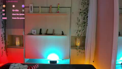         online show from February 25, 11:47 am