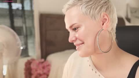 likaaberry online show from September 13, 12:18 pm