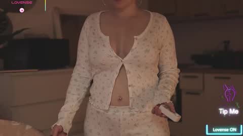 likaaberry online show from November 6, 5:32 am