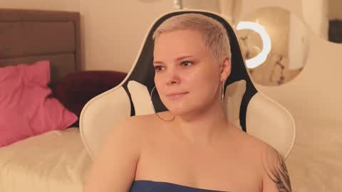 likaaberry online show from March 8, 2:43 pm