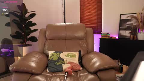 Miss K online show from June 18, 2:06 am