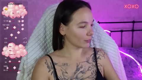 Snapshot of lil_luna_x chatting on October 6, 8:04 pm little moon online show from October 6, 8:04 pm