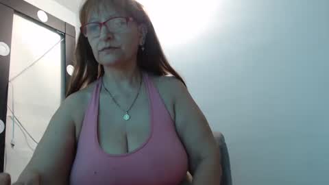 Snapshot of lilhy_mcfly chatting on September 16, 7:17 pm lilieth online show from September 16, 7:17 pm