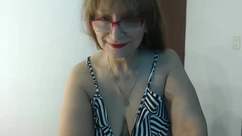 Snapshot of lilhy_mcfly chatting on October 27, 4:29 pm lilieth online show from October 27, 4:29 pm