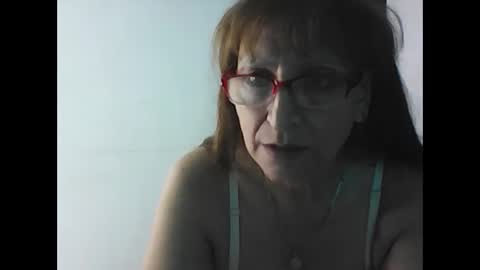 Snapshot of lilhy_mcfly chatting on October 20, 6:46 pm lilieth online show from October 20, 6:46 pm