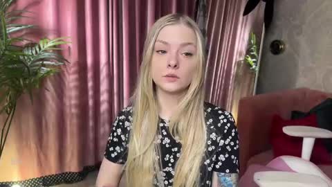 Lili online show from April 27, 4:54 am