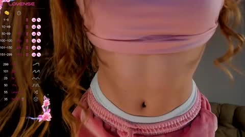 lili__roze_ online show from March 5, 9:26 pm