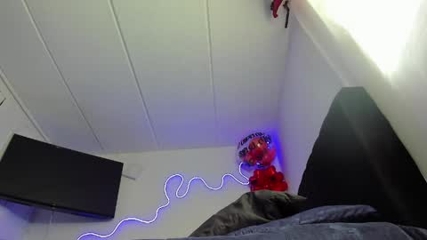 lili_evanss online show from March 25, 3:08 pm