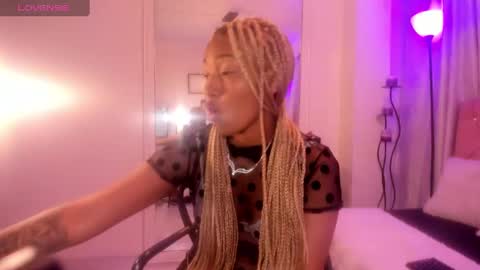 Snapshot of lili_harvey chatting on October 10, 4:51 am Lili online show from October 10, 4:51 am