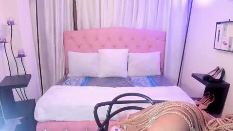 Snapshot of lili_harvey chatting on October 4, 3:15 am Lili online show from October 4, 3:15 am
