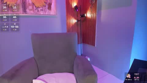 holis soy lily chang no olvides el pulgar arriba es muy importante para mi 3 independent model online show from October 28, 7:59 pm