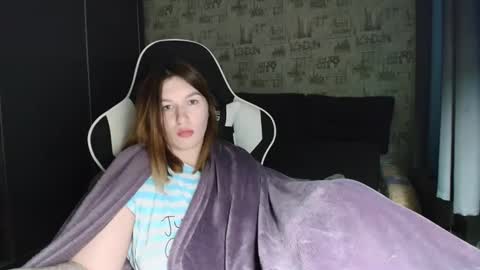 liliawoolf online show from December 1, 12:25 pm