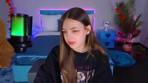 Lili Bakery online show from November 3, 3:40 am