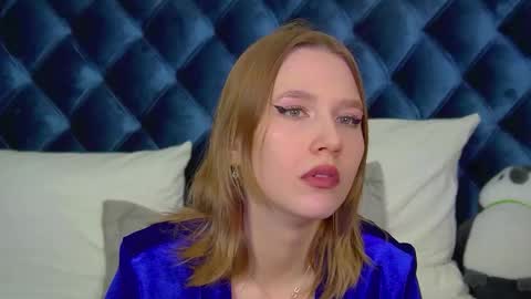 LiliLinn online show from February 3, 6:51 am