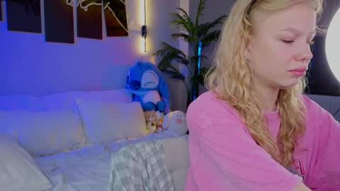 lililok101 online show from April 24, 2:02 am