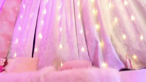 Lilith Salvatore online show from April 21, 2:51 am