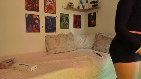 Lilith Salvatore online show from October 27, 1:44 pm