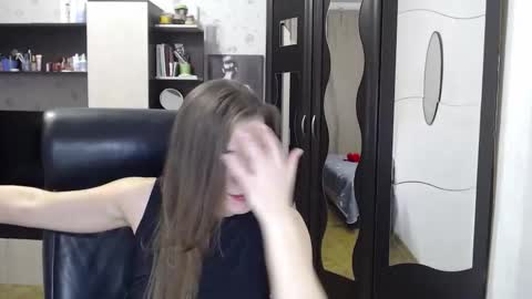 lilith small21 online show from December 1, 9:18 am