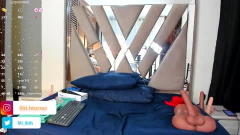 liliINDEPENDENT MODEL online show from November 30, 12:07 am