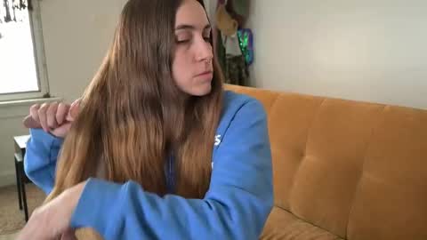 L online show from December 18, 6:36 pm