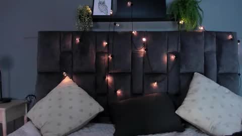 L I L I T H  online show from February 27, 11:58 am