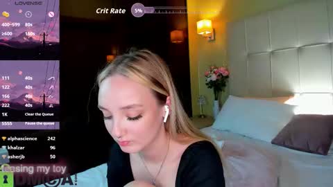 LILY online show from September 9, 1:33 pm