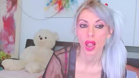 Lara online show from March 18, 7:31 pm