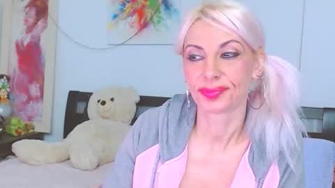 Lara online show from November 17, 9:06 pm