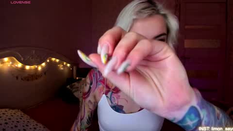 LilliMoore online show from April 24, 1:29 am