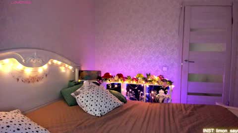 LilliMoore online show from April 19, 11:40 pm