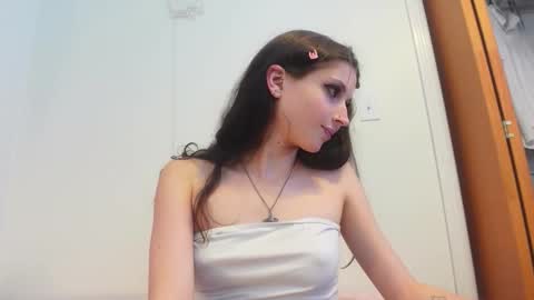 Snapshot of lillith_xoxo chatting on October 16, 3:28 am Lil online show from October 16, 3:28 am