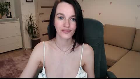 lilliyves online show from July 13, 10:46 pm