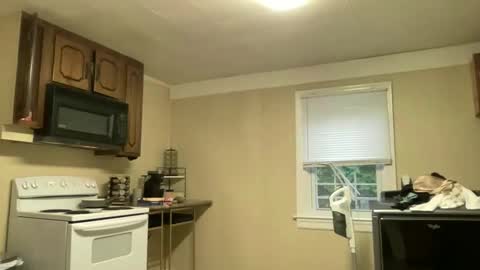 lilly_adams88 online show from April 16, 11:18 pm