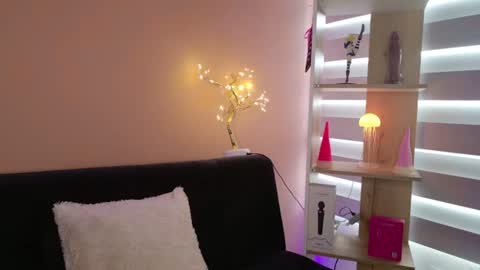 lilly_sweet02 online show from August 9, 9:08 pm