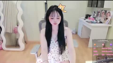 lillycn online show from May 8, 9:26 am