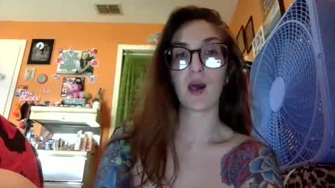 hi guys im back on here 3 online show from December 4, 6:18 pm