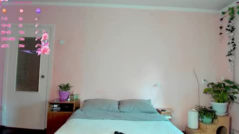 Snapshot of lily__love chatting on September 21, 10:30 am LILY online show from September 21, 10:30 am