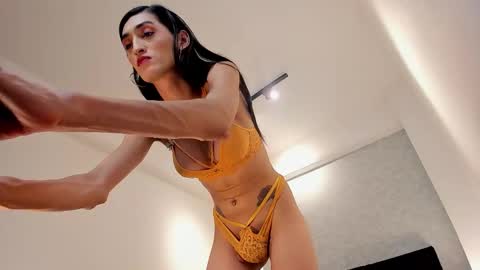 Snapshot of lily_cash1 chatting on October 15, 8:42 pm lily_cash1 online show from October 15, 8:42 pm