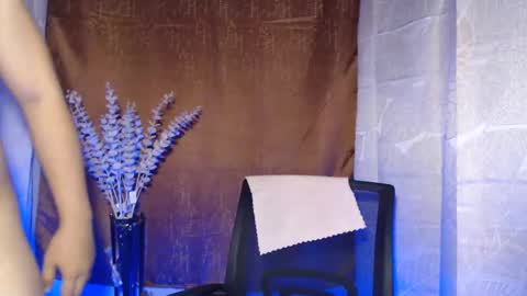 LILY CRUZ online show from December 14, 10:56 am