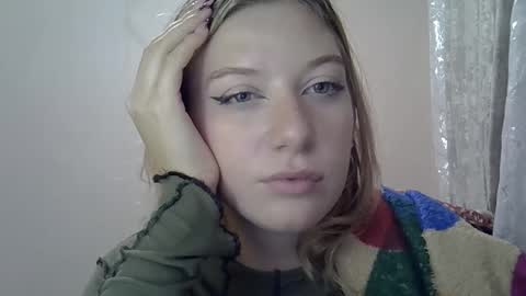 Snapshot of lily_ember chatting on September 25, 5:20 pm lily_ember online show from September 25, 5:20 pm