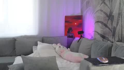 Lily online show from March 2, 6:05 am