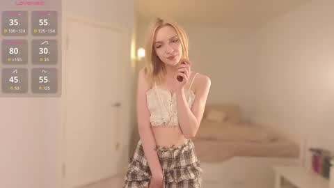 Lily online show from June 6, 11:54 pm