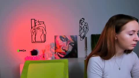 Lily online show from October 6, 7:10 pm